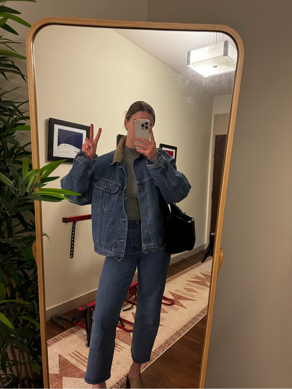 Levi's Ribcage Straight Jeans in Medium Blue - Picture 4 of 4
